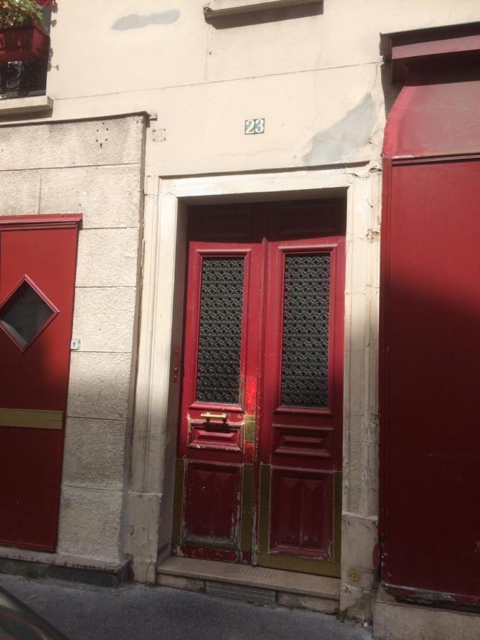 Studio "Maryline" Sejours Parisiens Abordables - Rez De Chaussee Sur Beau Patio Ombrage- Accessible Handcaps - Grand Canape-Lit Clic Clac 2 Places - Cuisine Equipee - Salle De Bains - 5 Minutes Du Metro Brochant Ligne 13,Bus 74 Et 31 Esterno foto