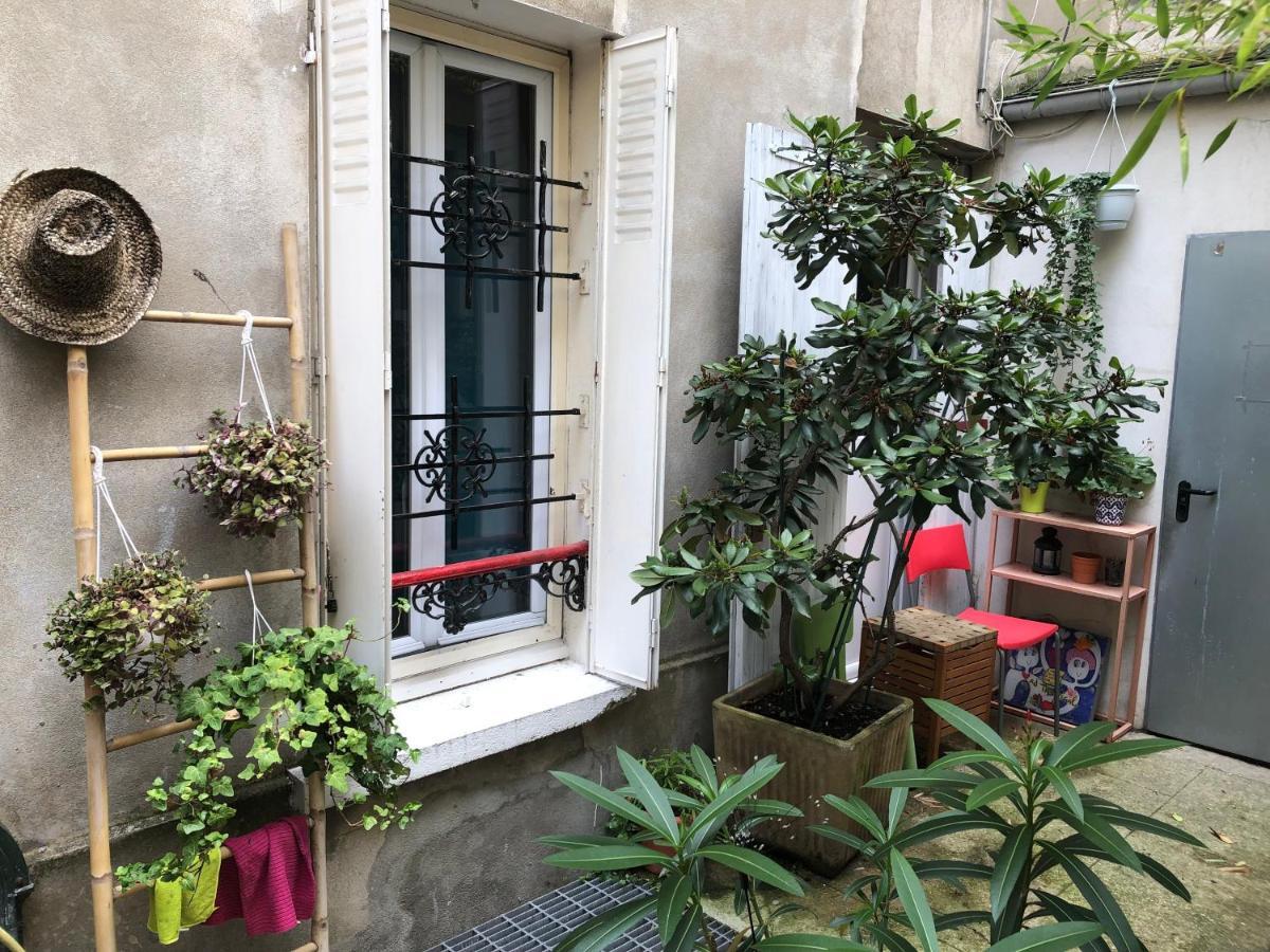 Studio "Maryline" Sejours Parisiens Abordables - Rez De Chaussee Sur Beau Patio Ombrage- Accessible Handcaps - Grand Canape-Lit Clic Clac 2 Places - Cuisine Equipee - Salle De Bains - 5 Minutes Du Metro Brochant Ligne 13,Bus 74 Et 31 Esterno foto