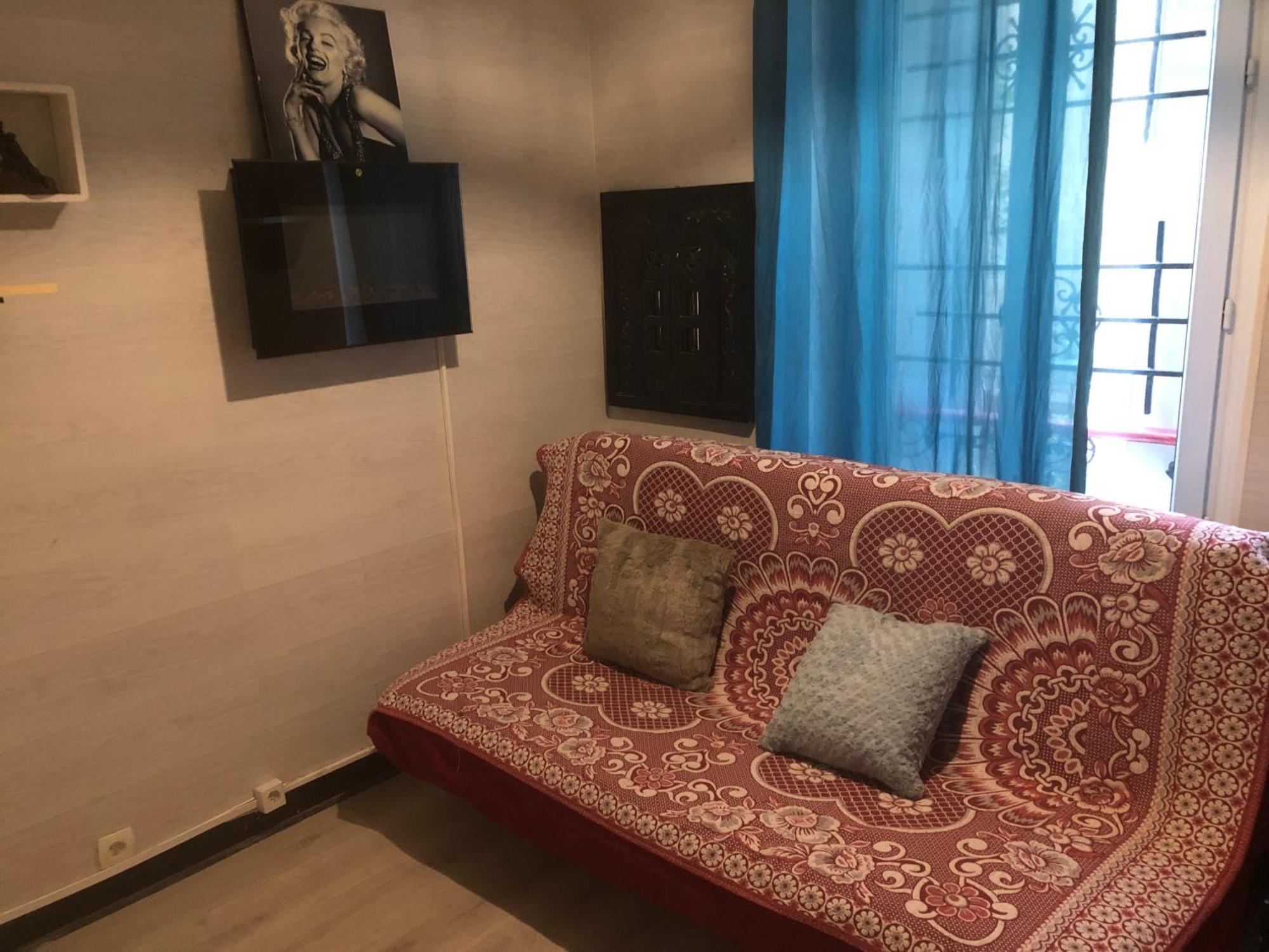 Studio "Maryline" Sejours Parisiens Abordables - Rez De Chaussee Sur Beau Patio Ombrage- Accessible Handcaps - Grand Canape-Lit Clic Clac 2 Places - Cuisine Equipee - Salle De Bains - 5 Minutes Du Metro Brochant Ligne 13,Bus 74 Et 31 Esterno foto