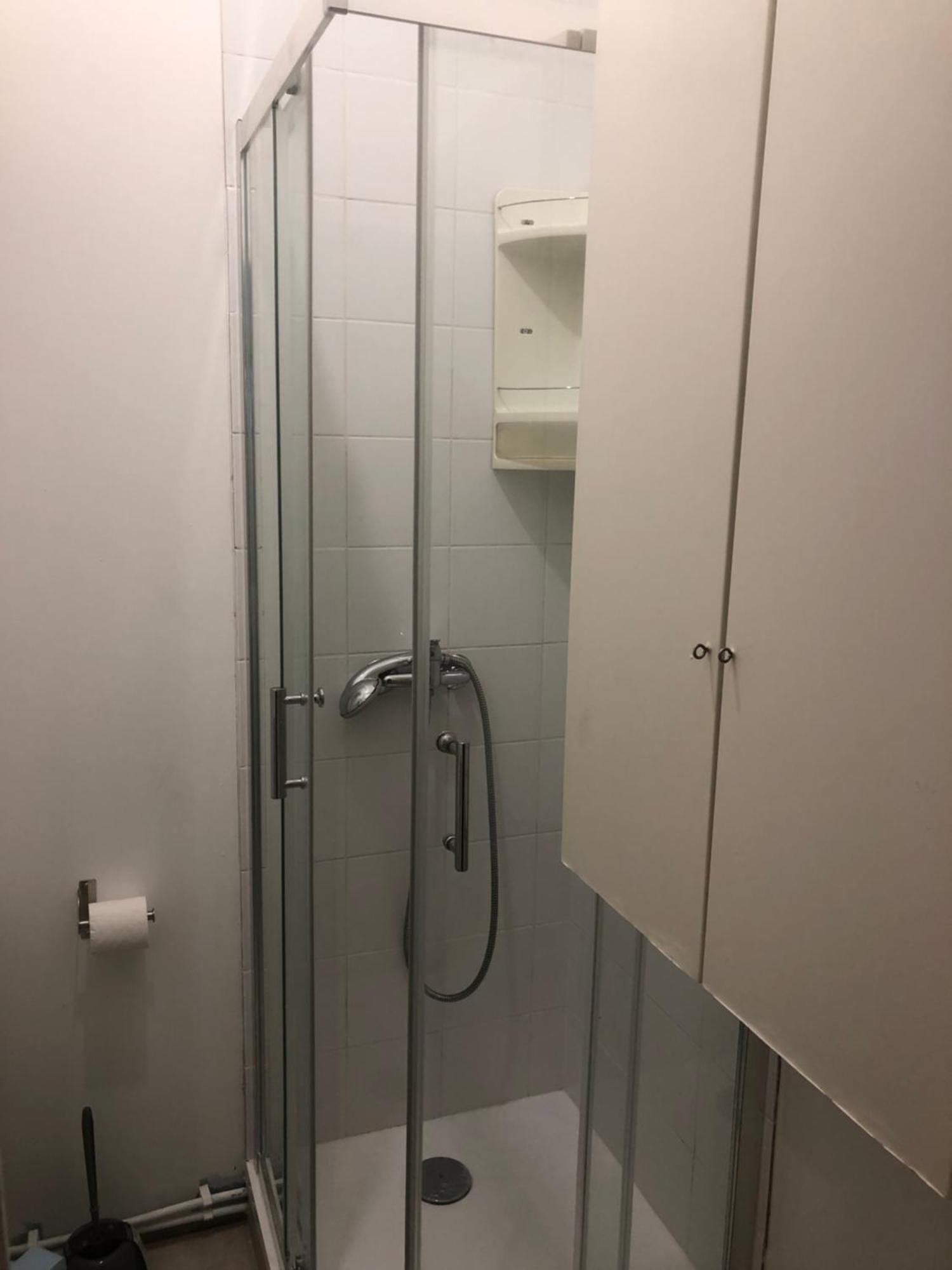 Studio "Maryline" Sejours Parisiens Abordables - Rez De Chaussee Sur Beau Patio Ombrage- Accessible Handcaps - Grand Canape-Lit Clic Clac 2 Places - Cuisine Equipee - Salle De Bains - 5 Minutes Du Metro Brochant Ligne 13,Bus 74 Et 31 Esterno foto